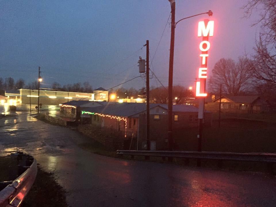 Scenic River Inn Motel Вортбург Екстер'єр фото