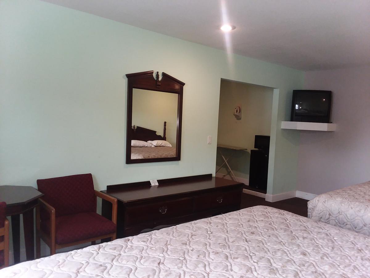 Scenic River Inn Motel Вортбург Екстер'єр фото